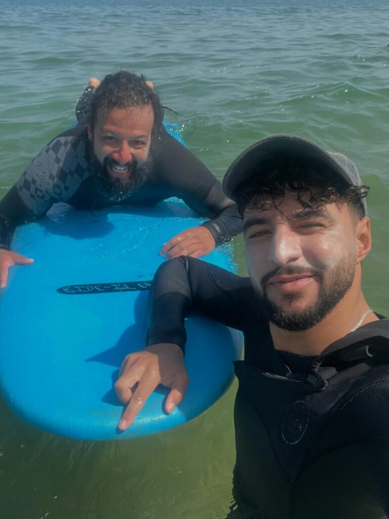 Smiling Endless Wave surf camp guests taking a selfie